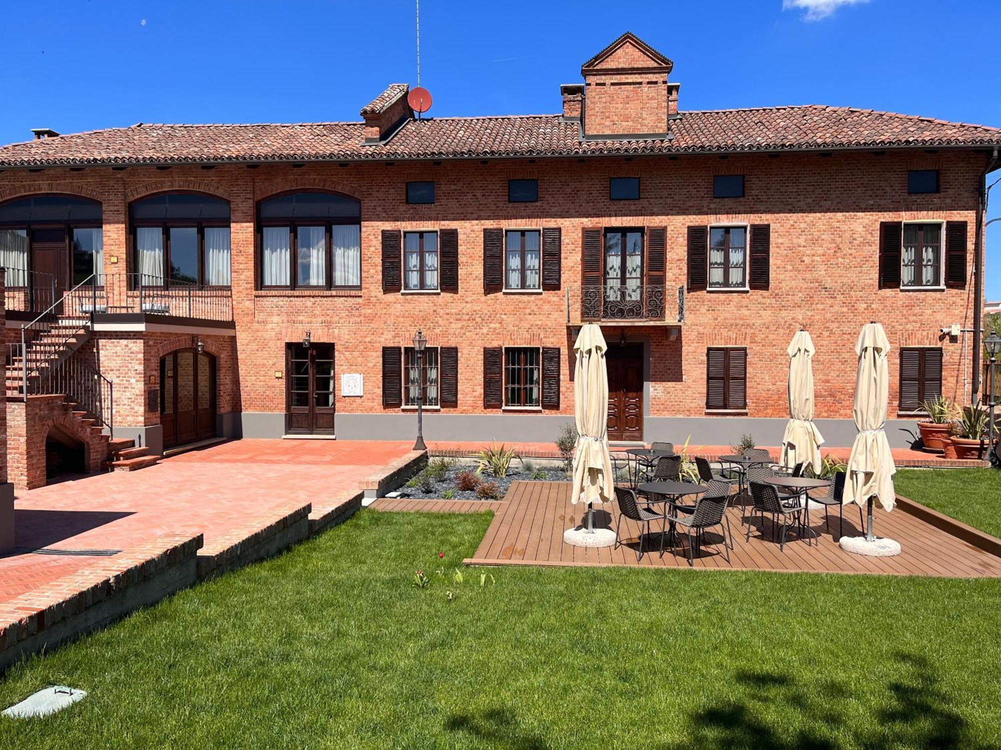 Bed and Breakfast Cascina La Badia Montegrosso dʼAsti Esterno foto